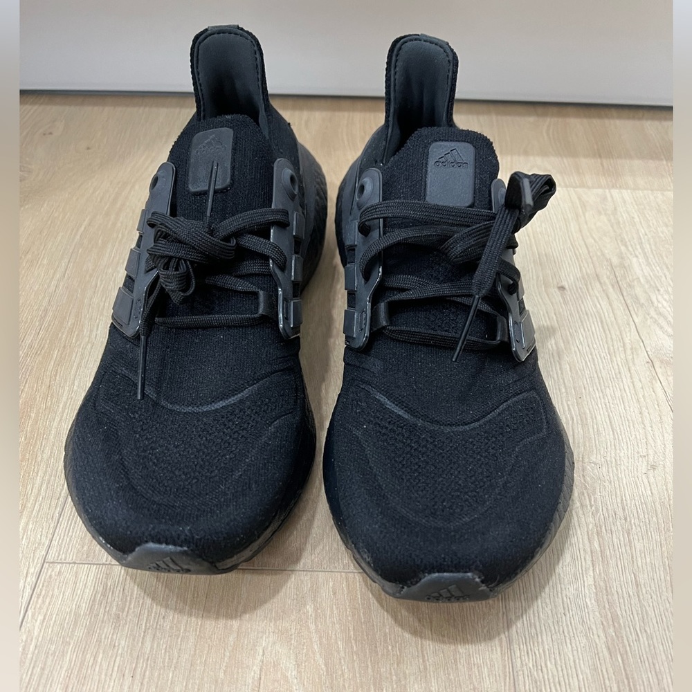 Men’s Ultraboost, Size 8 NEW WITHOUT BOX, OR GOOD OFFER